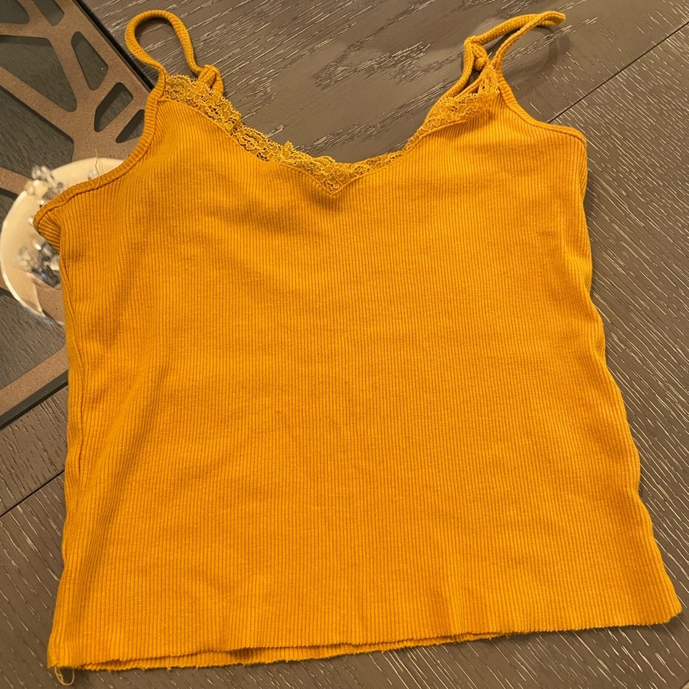 Yellow corp top